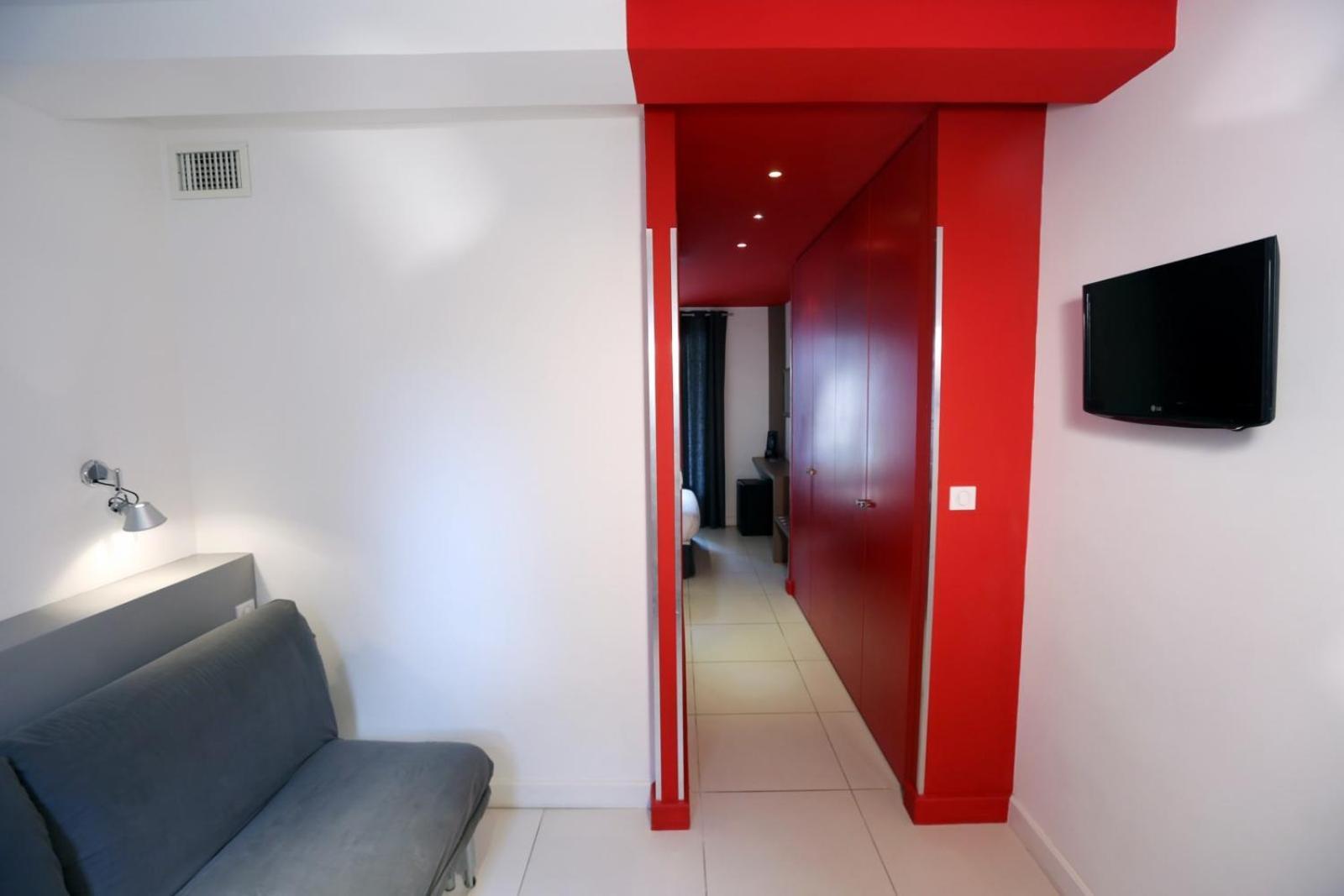 De La - Hdlp Hotel 3*