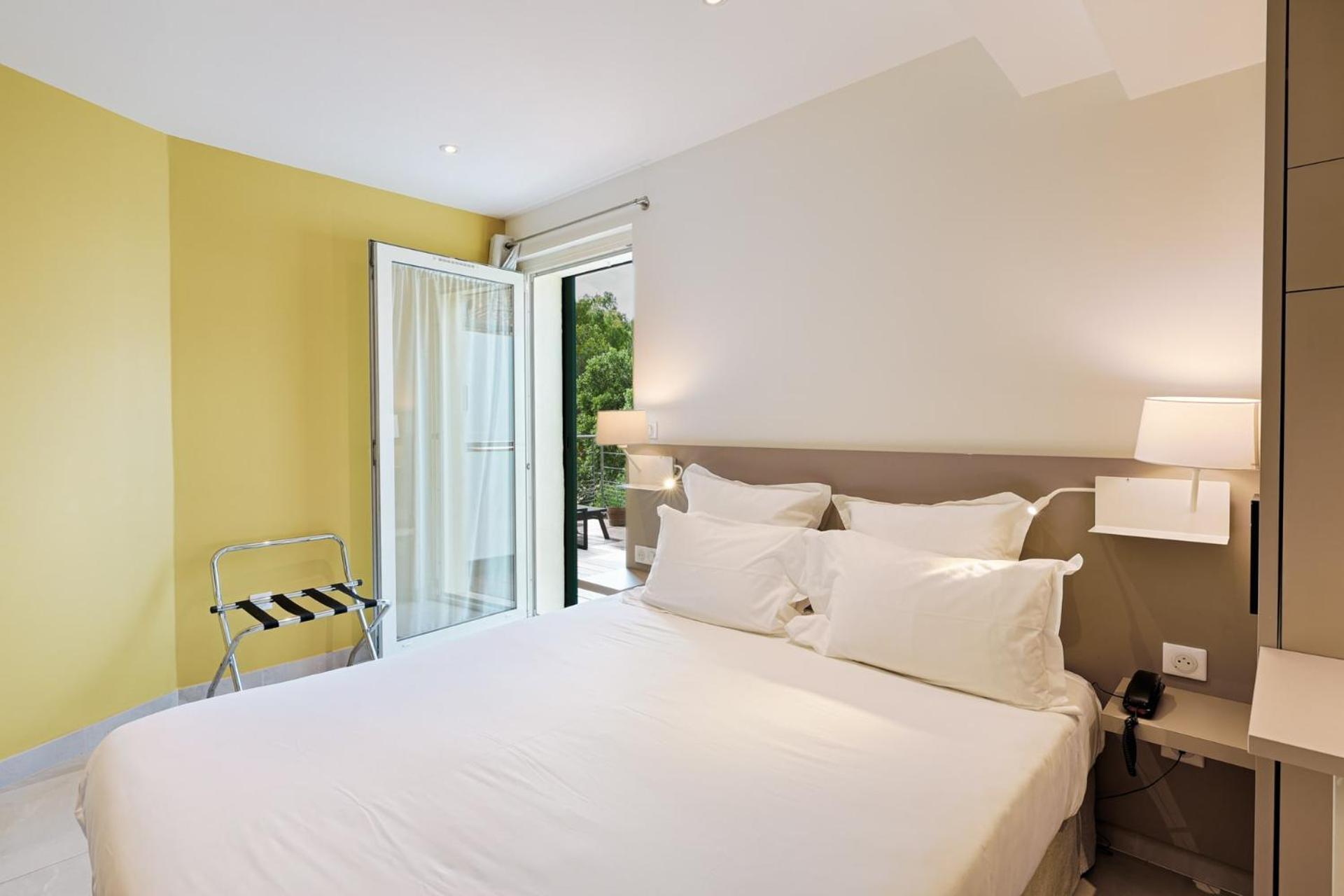 De La - Hdlp Hotel
